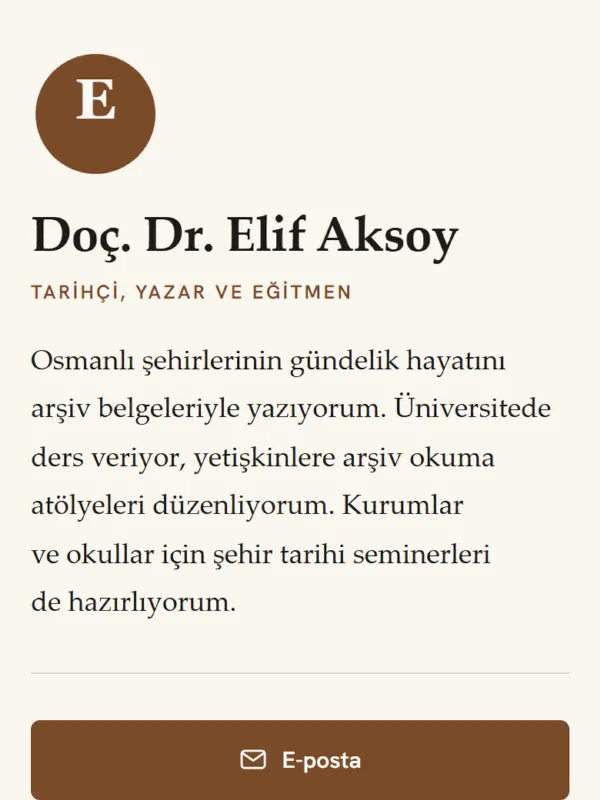 Kalem temasıyla hazırlanmış Doç. Dr. Elif Aksoy dijital kartviziti · telefon ekranındaki görünümü