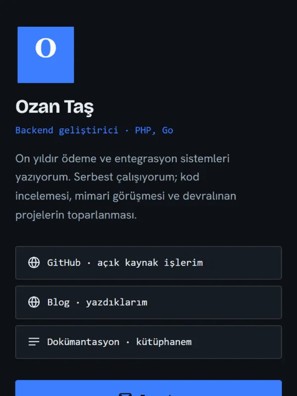 Konsol temasıyla hazırlanmış Ozan Taş dijital kartviziti · telefon ekranındaki görünümü
