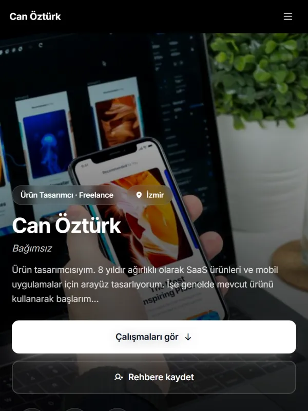 Portfolio temasıyla hazırlanmış ürün tasarımcısı dijital kartviziti · telefon ekranındaki görünümü